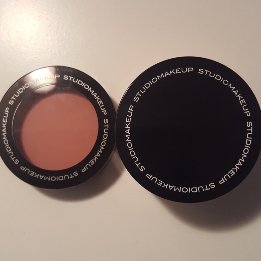 2 Studio Makeup Blushes